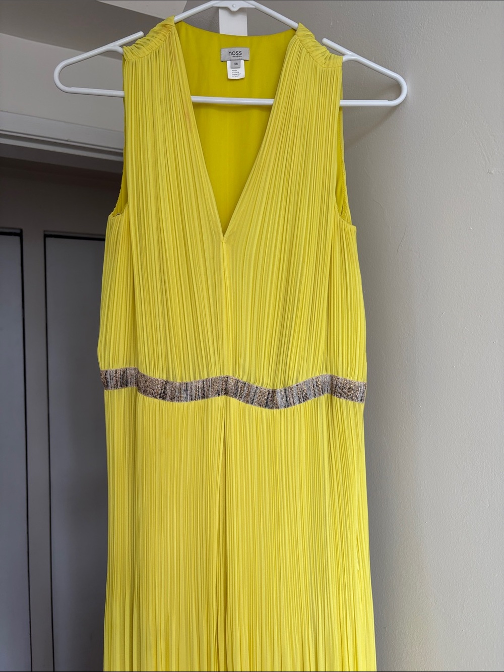 Hoss Yellow Pleated V-Neck Sleeveless Dress with Metallic Waistband